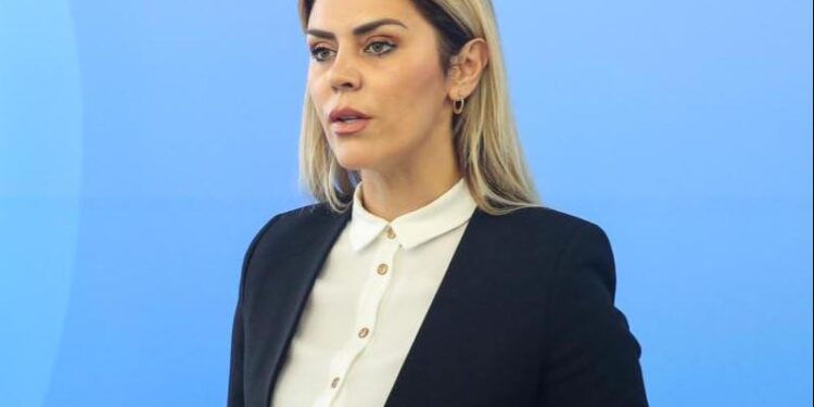 Deputetja e PDK-së kritikon vendimin për rishikim të masave: Qeveria dështoi në menaxhimin e situatës