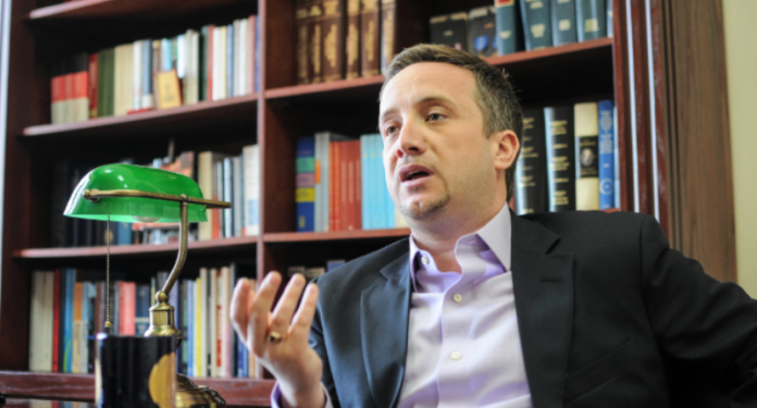 “Pa fije turpi bën fushatë në Shqipëri”, reagon Dastid Pallaska, e quan Kurtin kryeministër me gjysmë orari