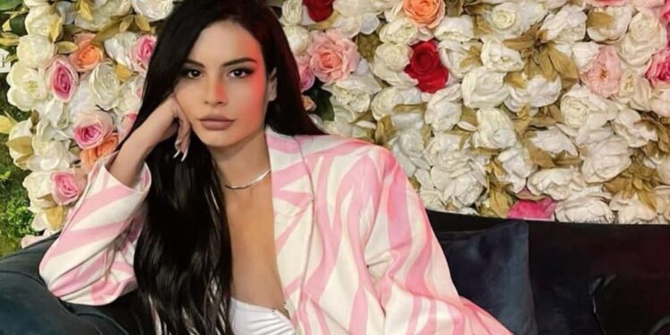 “Më e mirë e ëma se e bija”, mami i Jasmines qenka ’llokum’