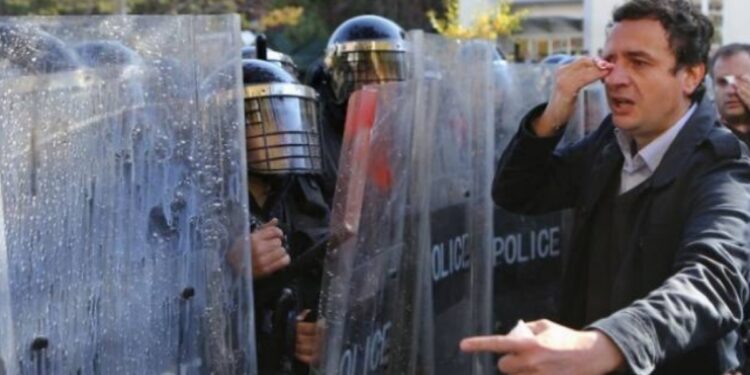 Dikurë thoshte “Jo negociata por Vetëvendosje” a tash Kurti e takon Vuçiqin në Bruksel