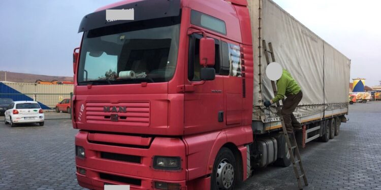 Punëtorët e “Neptun”-it e gjejnë një sirian në kamionin e mallit të ardhur nga Turqia