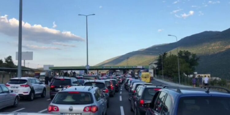 Mbi 48 mijë kosovarë e vizituan Shqipërinë për tri ditë