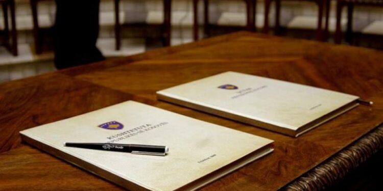 Bajrami: Politikanëve u kujtohet Kushtetuta vetëm kur duan ta marrin ose ruajnë pushtetin