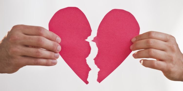 Çifti i njohur shqiptar i japin fund lidhjes disa vjeçare