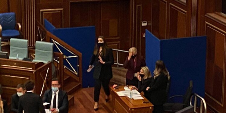 Thaçi: Deputeti që ndërron grupin parlamentar duhet të dorëzojë mandatin te partia