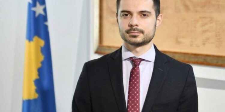 Zëdhënësi i Qeverisë për vendimin në emër të Avdullah Hotit: Administrata duhet t’i shërbejë kryeminstrit, jo ta luftojë atë