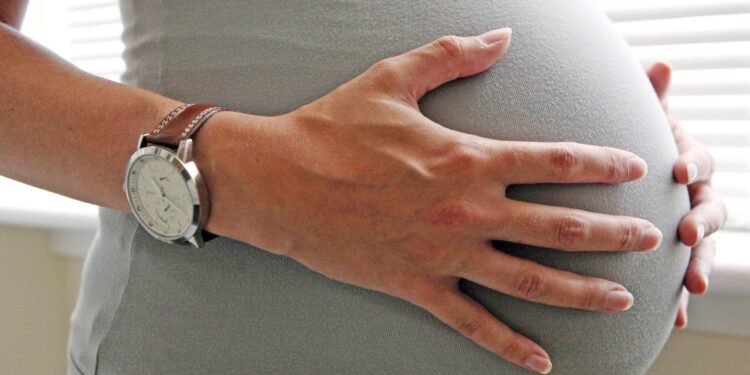 Masat e reja: A u liruan gratë shtatzëna të punojnë nga shtëpia