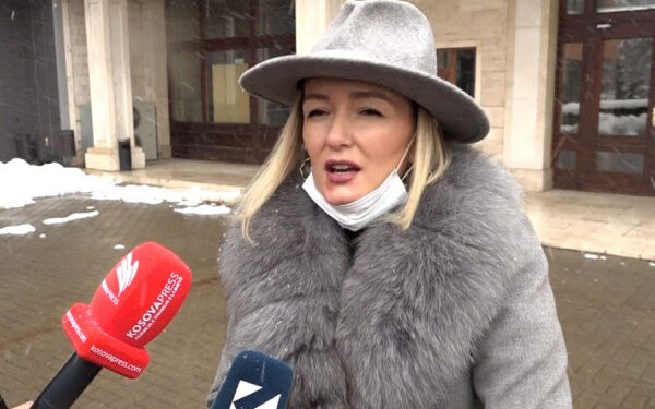Adriana Matoshi tregon se kush e ftoi që t’i bashkohet Vetëvendosjes