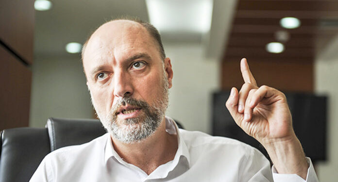 Ish-kryetari i VV-së: Kurti nuk e mori seriozisht garën në Shqipëri, Boikeni dhe dy kandidatët e tjerë u braktisën