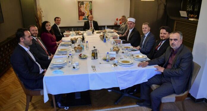 Krerët e shtetit në iftar me udhëheqësit e Bashkësisë Islame