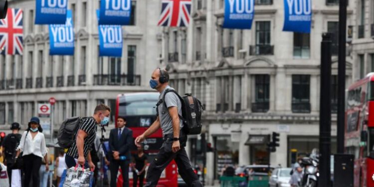 Britania e Madhe e bindur që do t’i kthehet normalitetit nga COVID-19 në gusht