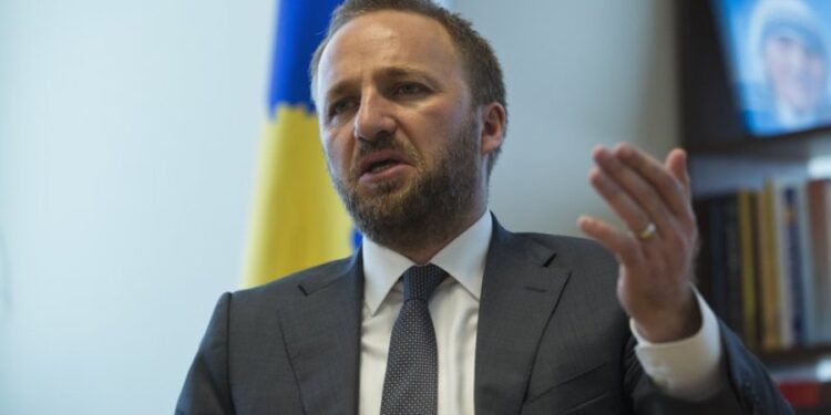 Abelard Tahiri – ministrit të Mbrojtjes: Je në Kosovë, leje pak anash Norvegjinë