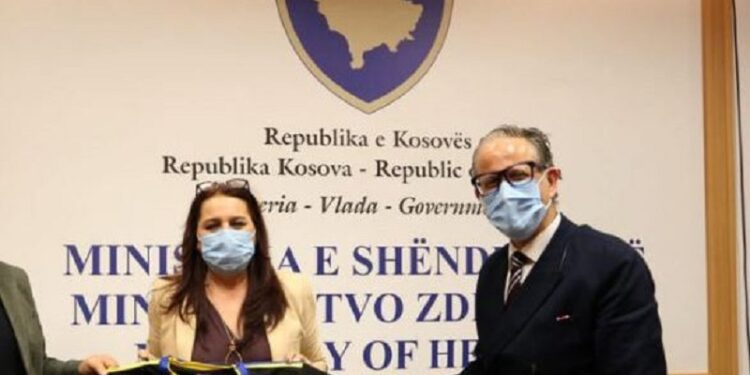 “O ministër, pije edhe naj kafe ndoshta kthjellesh”, Dumoshi ironizon me Vitinë
