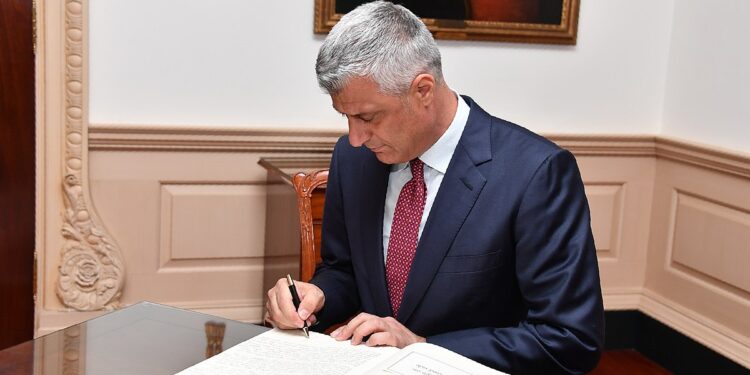 Hashim Thaçi iu shkruante ndërkombëtarëve për të kërkuar lirimin e Albin Kurtit nga burgu