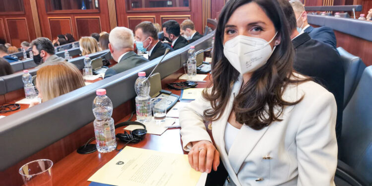 Deputetes së VV-së i hakohet faqja në Facebook, thotë se shkak është deputeti i PDK-së