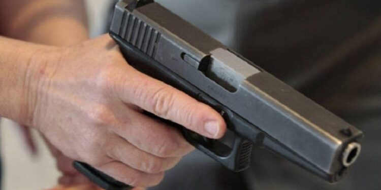 Kërcënohet me armë zjarri një person në Lipjan