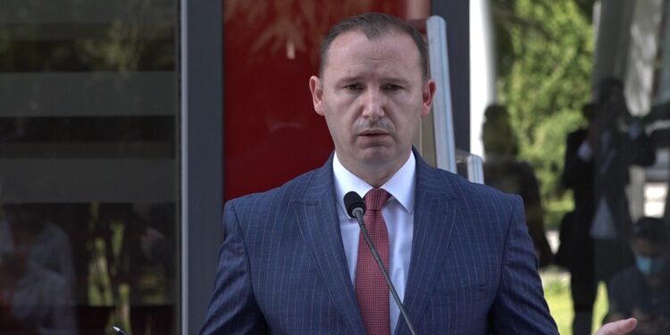 Ish-ministri Zemaj dyshon se po fshihen numrat e vdekjeve dhe të infektuarve nga koronavirusi