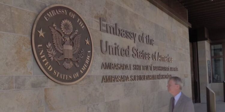 Ambasada amerikane reagon për kapjen e drogës në Lipjan