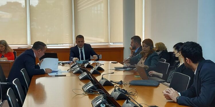 Komisioni për Buxhet ka miratuar planin e punës, planifikon vizitë në pikat doganore në veri të vendit