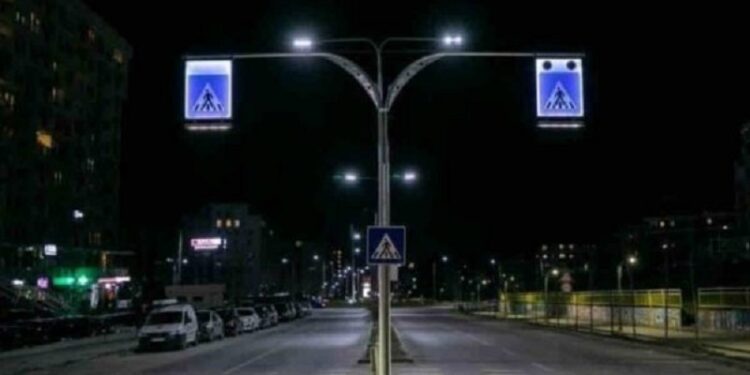 Masat e Qeverisë: Ditën mund të grumbullohen deri në 100 persona, natën vetëm 10