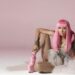 Nicki Minaj thekson të pasmet gjigante në veshjen e ngushtë
