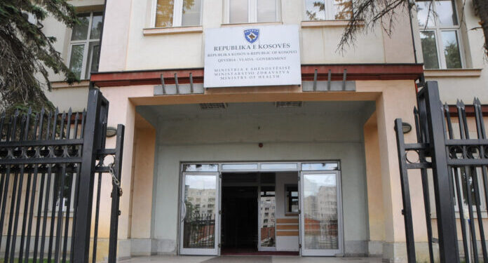 Dy persona tentojnë të mashtrojnë Ministrinë e Shëndetësisë