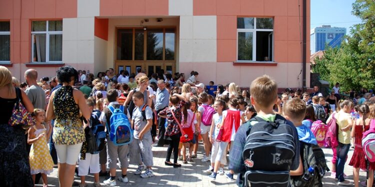 Zgjatet mësimi në Kosovë, ska  pushimi në qershor