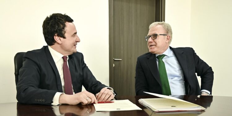 Ish këshilltari i Kurtit e lidh drogën e gjetur me politikanët e pasur të vendit