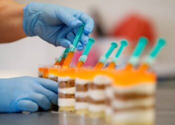 Kujdes: Ja çfarë ndodh nëse merr një dozë vaksine Pfizer dhe një tjetër AstraZeneca