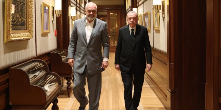 Rama takohet me Erdogan në Turqi