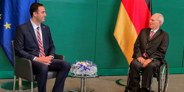 Kryetari Konjufca takohet në Berlin me kryetarin e Bundestagut
