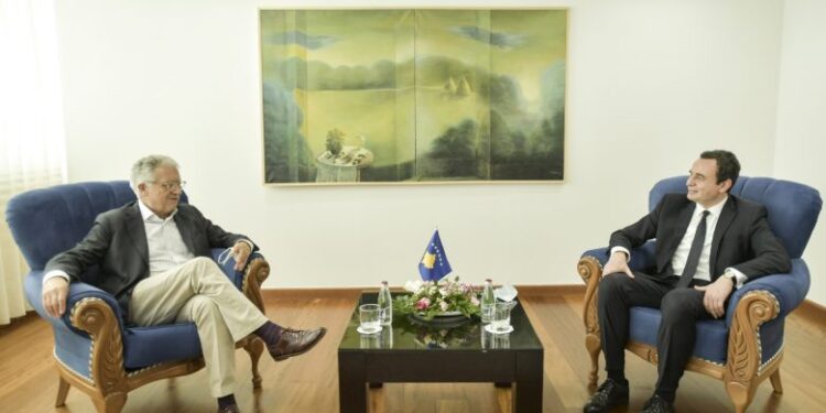 Kurti dhe Wolfgang Petritsch flasin për dialogun Kosovë-Serbi