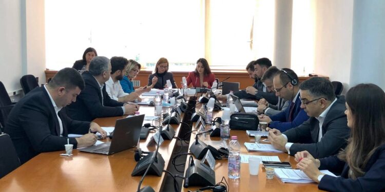 Komisioni i kërkon sqarime KMShC-së për dorëheqjen e drejtorit