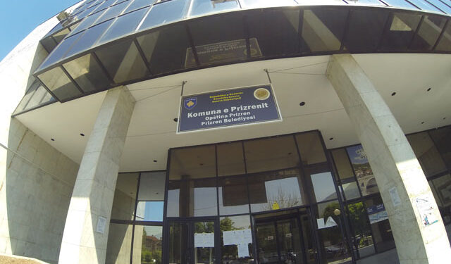 Ngritet aktakuzë ndaj dy zyrtarëve të Komunës së Prizrenit