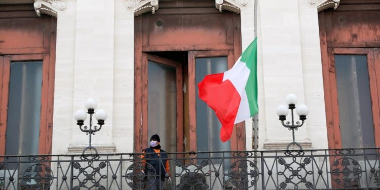 Shqiptari e rrah një prift në Itali
