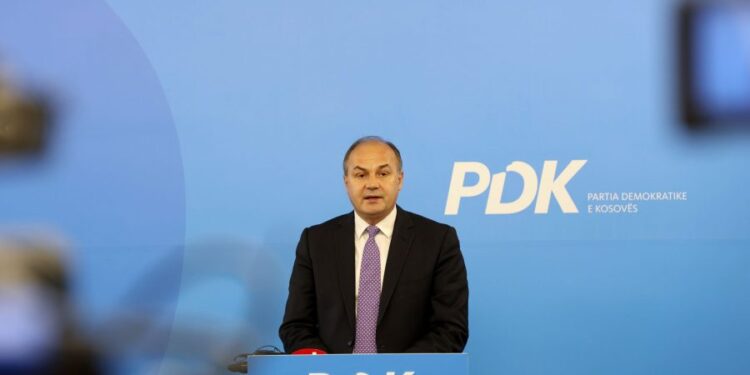 Hoxhaj e quan goditje të medias dhe fjalës së lirë, vendimin e Komisionit për shkarkimin e Bordit të RTK-së