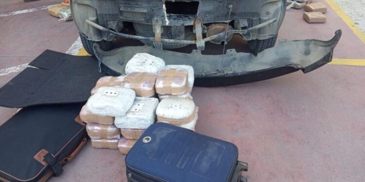 Kosovarja shtatzënë akuzohet se ka transportuar gjashtë valixhe me kokainë në Zvicër