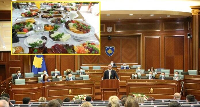 Anulohet tenderi prej 200 mijë eurosh për ushqim dhe pije për deputetët