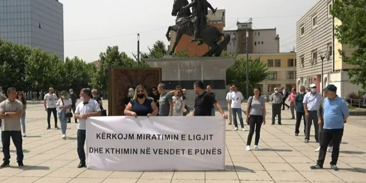 Sindikata proteston sërish duke kërkuar miratimin e ligjit për Lotarinë