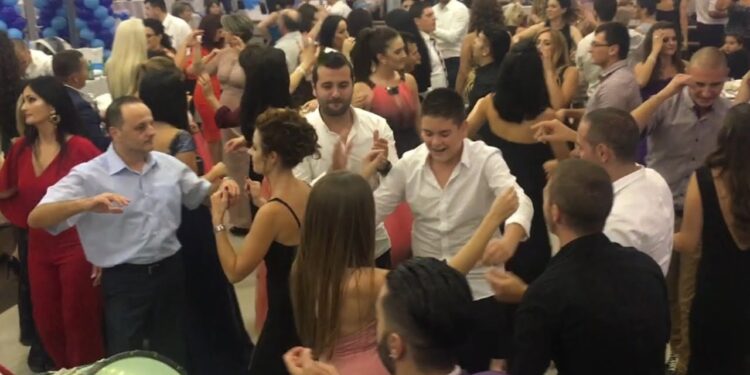 Bëhuni gati nxehini muskujt: Më 15 qershor hapen sallat e dasmave