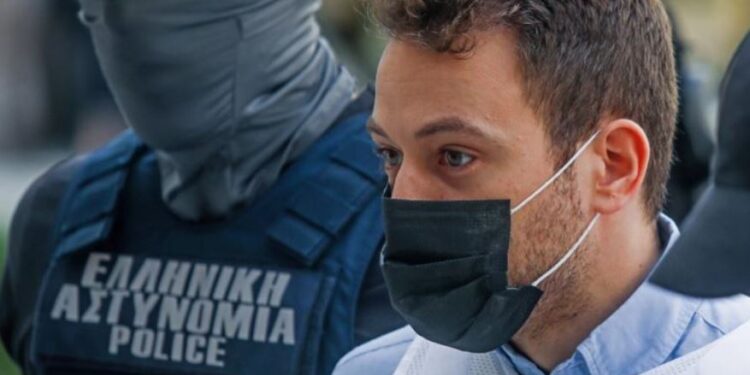 U dërgua në zonën “VIP” të burgut të famshëm, kështu e kaloi natën e parë vrasësi i gruas së tij 20-vjeçare