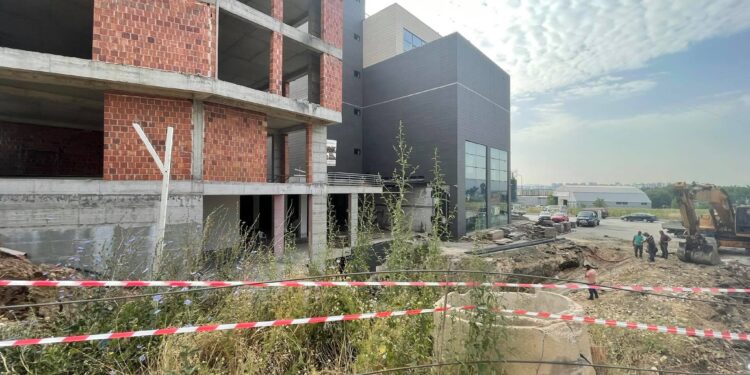 Rrëshqet dheu në “Arbëri”, zona kufizohet me shirita të sigurisë