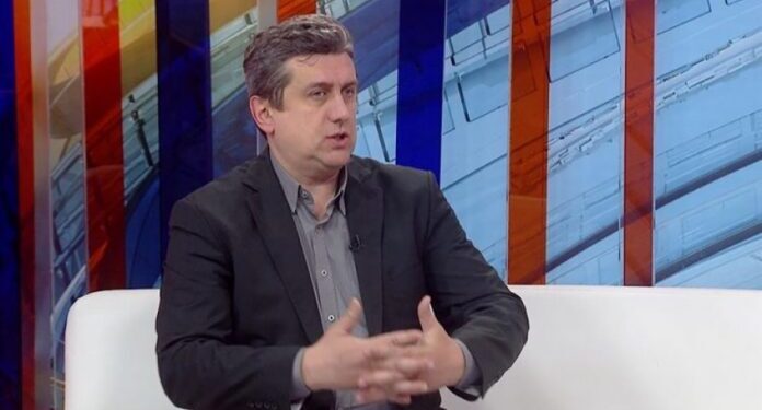 Analisti serb: Zgjidhja për Kosovën është lufta, me luftë e humbëm dhe me luftë duhet ta kthejmë