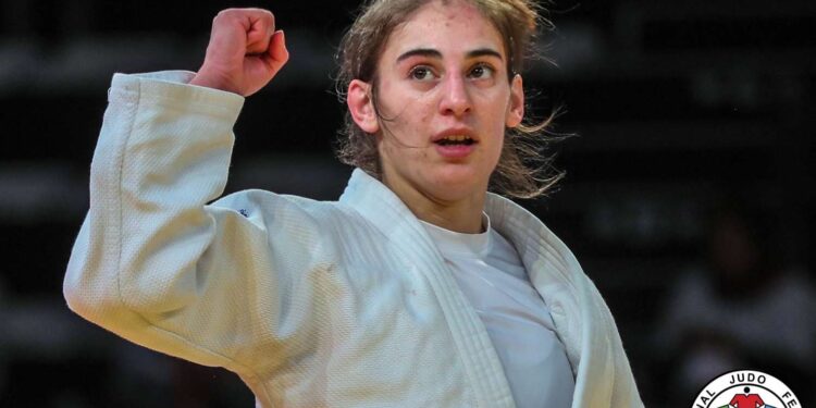 LAJM I FUNDIT: NORA GJAKOVA,  AFER MEDALJES SË ARTË