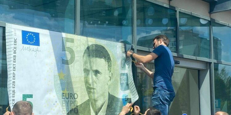 Provoj ti “plaçkitë” qytetaret kërkojnë shkarkimin e Hysen Durmishi