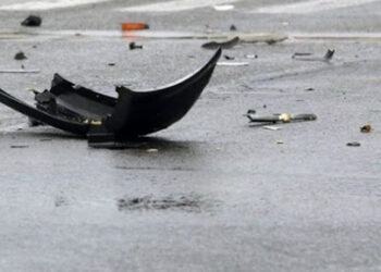 Treni godet një veturë në Pejë, lëndohen katër persona