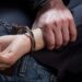 Vodhi dhe shkatërroi veturën, policia arreston të dyshuarin në Mitrovicë