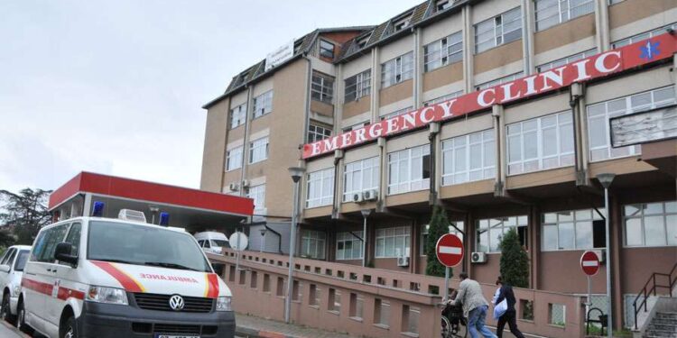 U rrëzua nga lartësia, por spitali e liroi – Vogëlushes në Prishtinë i përkeqësohet gjendja shëndetësore