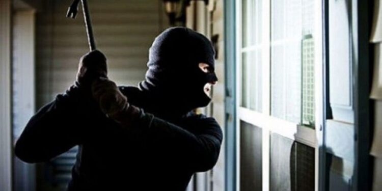 Bëhet ‘qyl’ një shtëpi në Suharekë– Hajnat vjedhin 1 mijë e 200 euro dhe ari