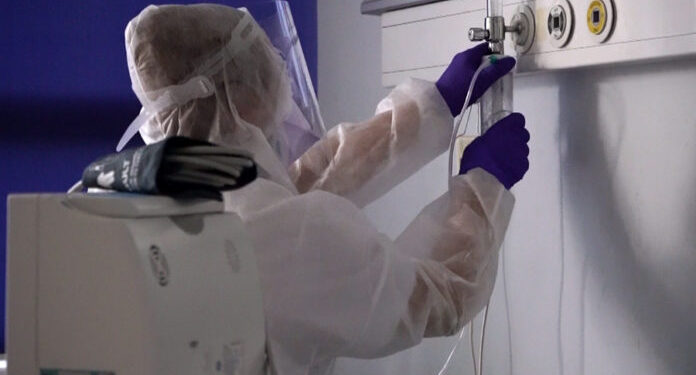 Dy të prekur me koronavirus në Klinikën Infektive janë në gjendje të rëndë